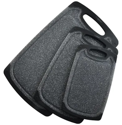 Produktbild von Set aus 3 Schneidebrettern aus Kunststoff mit rutschfesten Griffen, BPA-frei, Küchenzubehör, spülmaschinenfestes Schneidebrett-Set, Küchenhelfer (dunkelgrau)