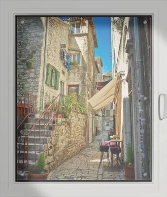 Produktbild von Wallario Lichtschutzbild, Dekorativer Sichtschutz Sonnenschutz 76 x 93 cm mit Motiv: Romantische Gasse in Kroatien mitten in der Stadt - Verdunklung ohne Bohren
