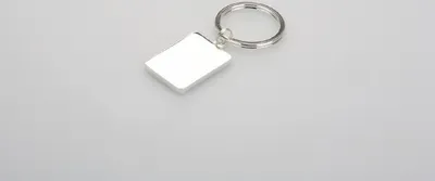 Produktbild von Schlüsselanhänger rechteckig L 7,5 cm Durchmesser 2,5 x 3,5 cm versilbert