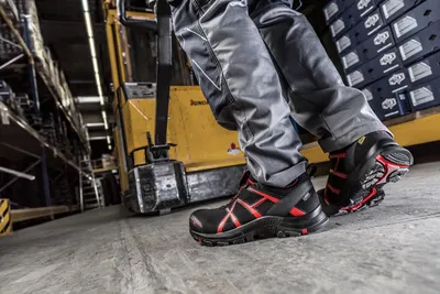 Produktbild von Haix® BLACK EAGLE Safety 40 low/black-red UK 3.0-14.5 / EU 35-50 Art. 610002, Größe:UK 7.0 / EU 41