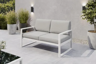 Produktbild von Margaret Hadas24 Gartensofa 2 Sitzer Outdoor Madera Lounge Couch Terrasse wetterfest Balkonmöbel Sitzbank mit Lehne, Gartenmöbel weiß, hellgrau
