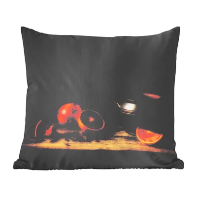 Produktbild von MuchoWow® Zierkissen Sofakissen Wohnzimmer Dekokissen 60x60 cm Gemälde - Stilleben - Vase - Tisch - Orange - Kunst - Sitzfläche - Foto Polster