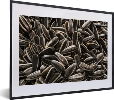 Produktbild von MuchoWow® MuchoWow® Gerahmtes Poster Nahaufnahme von schwarzen Sonnenblumenkernen 40x30 cm - Poster mit zchwarzem Bilderrahmen - Bilderrahmen - Poster im Rahmen
