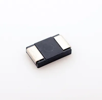 Produktbild von 5 x WSR31L000FEA Vishay Dale Res Metal Strip 4527 0.001 Ohm 1% 3W SMD#705587