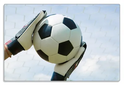 Produktbild von Wallario Frühstücksbrettchen aus Glas 20 x 30 cm mit rutschfesten Füßen, Motiv Fußball - Torwart im Tor vor blauem Himmel