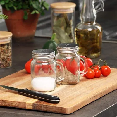 Zdjęcie produktu dla Szklane solniczki z metalowymi pokrywkami i uchwytami, zestaw 4 sztuk, akcesoria kuchenne