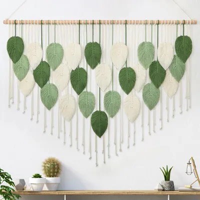 Immagine prodotto di Tappeto da parete bohémien con macramè e frange – Decorazione murale artigianale per soggiorno (verde e beige, 130x85 cm)