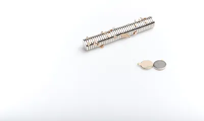 Produktbild von Neodym Magnete 10 x 1,5 mit 3m Kleber - 10 Stück n38, Extrem stark, Magnettafeln, Kühlschränke, Whiteboards, DIY