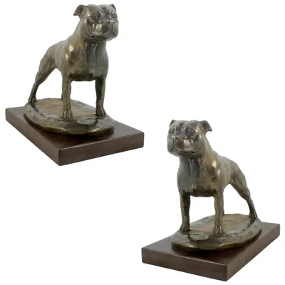 Produktbild von Art-Dog Dekofigur Staffordshire Bull Terrier – mit dunklem Holzsockel