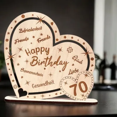 Produktbild von Kunstvoll graviertes Holz-Herz zum 70. Geburtstag mit Lieben Worten, zum Aufstellen als Geschenk & Dekoration zum Geburtstag, mit Standfuß 18x18x4cm