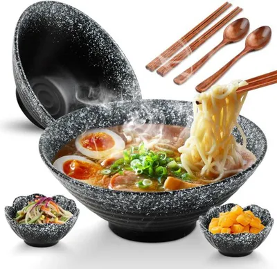 Produktbild von Japanisches Ramen-Satz mit Keramikschaalen und traditionellen Besteckstücken