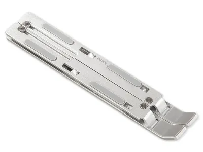 Produktbild von Hama Notebook-Ständer, Aluminium, faltbar, neigbar, 6 Neigungsstufen, bis 39 cm (15,4 Zoll), Silber, 18,0 x 25,0 x 2,0 cm (B x T x H), rutschfeste Gummi-Pads, inkl. Tragetasche