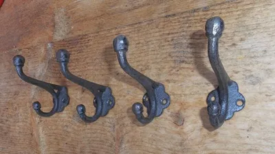 Produktbild von Haken-Set 4er Set stabile Doppelhaken Gusseisen Wandhaken Landhausstil