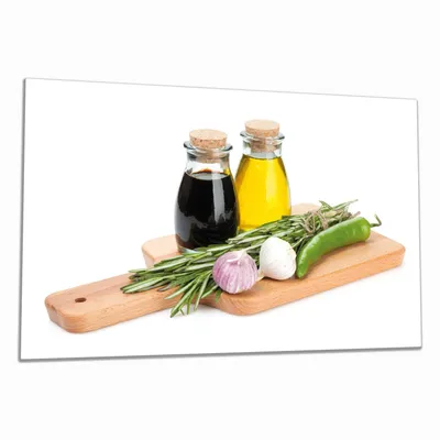 Produktbild von Wallario Herdabdeckplatte aus Glas, Größe 80 x 52 cm 1-teilig, Motiv Gewürze, Kräuter und Öle auf einem Holz-Schneidebrett