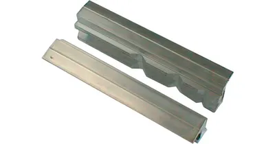 Image de Mâchoire de protection d'étau 47/5 P p.mâchoires L.140mm prismes Alu.HAARHAUS