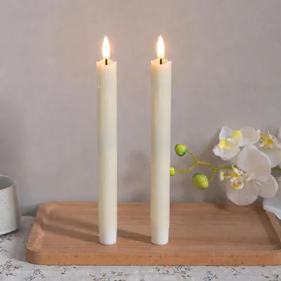 Immagine prodotto di 2 candele a LED, luce bianco caldo, 19 cm, senza fiamma, alimentate a batteria, ideali per decorazioni natalizie, matrimoni, feste, colore avorio