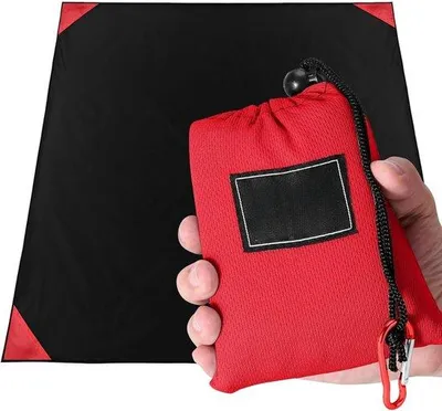 Produktbild von Famanu Picknickdecke 180 x 160 cm - sandbeständig und kompakt - ideal für Park, Strand oder Camping