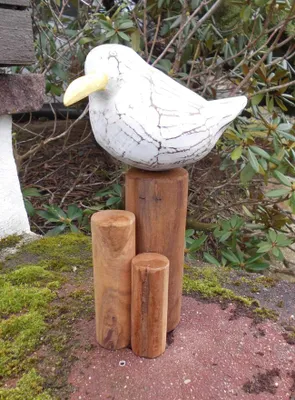 Produktbild von Freche Möwe auf Poller Statue maritime Deko Holz Handarbeit 30 cm