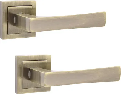 Immagine prodotto di Maniglia per porta interna su rosetta quadrata, patina IWA