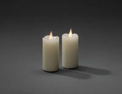 Productafbeelding van Konstsmide LED-kaarsen, set van 2, crèmekleurig, met 4 uur en 8 uur timer, 2 warmwitte LED's, op batterijen, voor gebruik binnenshuis, batterijen: 2 x AAA 1,5V (inbegrepen) - 1887-185