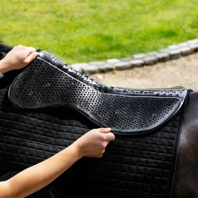 Image de LeMieux Gel-Tek, protège-dos en forme, couleur : noir, taille : L