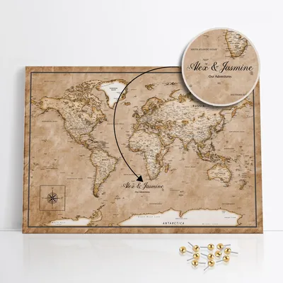Produktbild von framed concept Personalisierte Weltkarte mit Pinnnadeln Handgefertigte Wanddekoration mit 50 goldenen Pins Einzigartige Geschenkidee