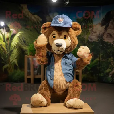 Produktbild von Brauner REDBROKOLY Löwe als Maskottchen kostüm gekleidet in Jeansshorts und Mützen