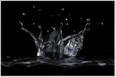 Produktbild von Wallario Wandbild Aufspritzendes Wasser, Größe: 61 x 91,50 cm, Poster mit weißem Aluminiumrahmen