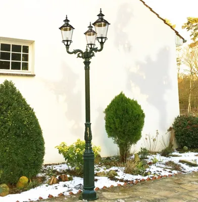 Produktbild von Dreiköpfige Aussenlampe Hoflampe Retro Mastlampe Eingang Landhaus - H.295 cm