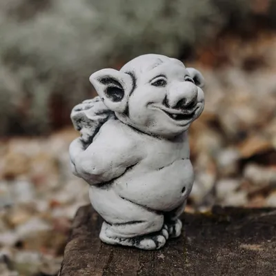Produktbild von Steinguss Deko Gartenfigur Troll mit Blumen
