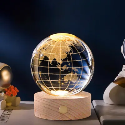 Produktbild von LED-3D-Kristallkugel, 80 mm, wiederaufladbar ueber USB, gravierte Erdkugel, Nachtlicht aus Glas fuer das Bett mit Holzsockel, Astronomie, Lernen, paedagogisches Geschenk, Lampen fuer die Heimdekoration, warmes Licht