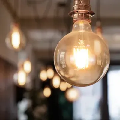 Produktbild von ZMH 2 Stück Glühbirne E27 Vintage LED  Lampe G95 Leuchtmittel edison Light Bulb 2700K 4W Glühlampe Warmweiß Filament Retro Birne Glas Antike Energiesparlampe für Haus Hotel Bar Café
