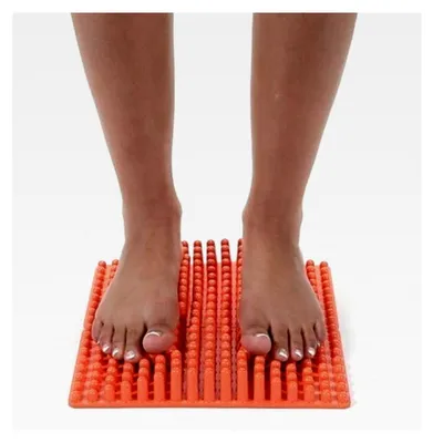 Produktbild von Bene Feet Mat von GYMNIC / 2 Fußmassagematten / kombinierbar oder einzeln verwendbar / Farbe: orange / Maße: 23 x 28 x 4 cm