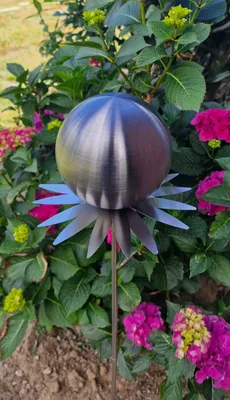 Produktbild von Blütenzauber Milano Rosenkugel 15 cm Edelstahl schwarz matt gebürstet Gartenstecker Deko mit Stab 80 cm