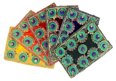 Productafbeelding van Pooja-doekjes - Set van 6 stuks voor altaren en godenbeeldjes - 15,24 x 10,16 cm