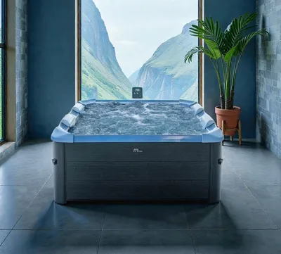 Produktbild von MSpa Whirlpool OSLO Sapphire NEUSTES Modell inkl. LED / WiFi / UVC / 120 Luftdüsen / 8 Hydromassagedüsen / Outdoor Pool Indoor Pool / 160x160x65 cm