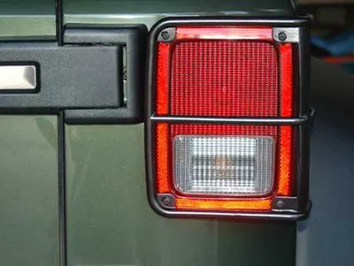 Zdjęcie produktu dla Jeep Wrangler JK 07- Osłona tylnego światła stal nierdzewna/czarna