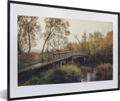 Produktbild von MuchoWow® Gerahmtes Poster Herbst - Brücke - Bäume 60x40 cm - Poster mit Schwarzem Bilderrahmen Wandposter Rahmen Foto Bilder - Schlafzimmer - Plakat in Rahmen - Drucken