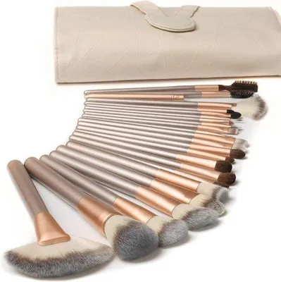 Image de Ensemble de pinceaux de maquillage professionnels Unyqoos® – 100 % synthétiques, non poreux, avec manche en bois massif et bague métallique, ensemble complet pour le fond de teint, l'estompage, les fards à paupières et la poudre