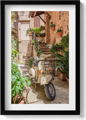 Produktbild von Ein Motorrad auf einer italienischen Straße– Wandbild mit Rahmen – Gerahmtes Bild  – Wanddekoration – 40x60 cm –  Schwarz