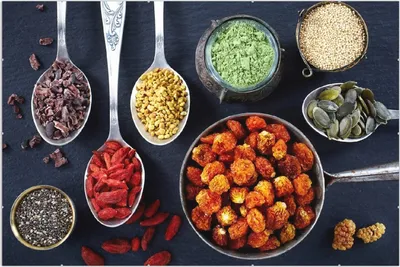 Produktbild von Wallario Wandbild Gesunde Superfoods in Töpfen, Größe: 61 x 91,5 cm, Poster mit rahmenlosen Bildhalter