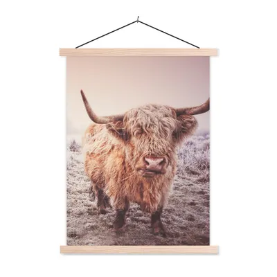 Produktbild von MuchoWow® Textilposter Schottische Highlander - Schnee - Sonne 120x160 cm mit holzfarbenen Rahmen - Plakatkarton