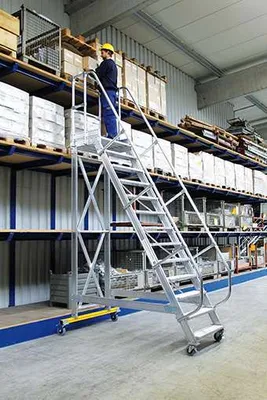 Produktbild von Günzburger Steigtechnik Plattformtreppe 60° fahrbar Stufenbreite 0,6 m 13 Stufen - 600713