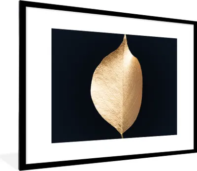 Produktbild von MuchoWow® Gerahmtes Poster Blätter - Gold - Schwarz - Pflanzen - Luxus 80x60 cm - Poster mit Schwarzem Bilderrahmen Wandposter Rahmen Foto Bilder - Schlafzimmer-Dekorationen - Fotoposter