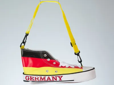 Produktbild von WM Schultertasche Deutschlandlook