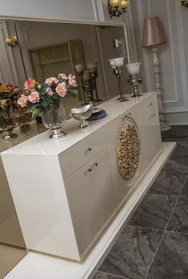 Produktbild von Casa Padrino Luxus Barock Sideboard mit Spiegel Weiß / Beige - Massivholz Schrank mit elegantem Wandspiegel - Edel & Prunkvoll
