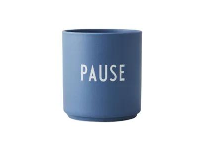 Produktbild von Design Letters - AJ Favourite Becher PAUSE