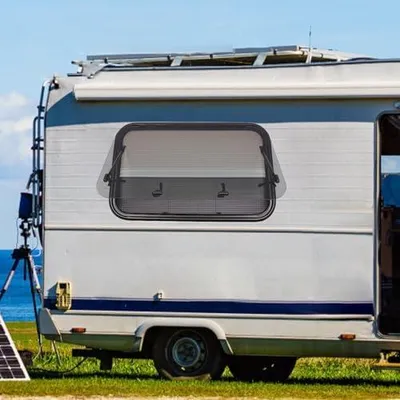 Produktbild von Ausstellfenster 900x550 mm für Wohnwagen und Wohnmobile mit Rollo und Fliegengitter