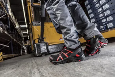 Produktbild von Haix® BLACK EAGLE Safety 40 low/black-red UK 3.0-14.5 / EU 35-50 Art. 610002, Größe:UK 5.5 / EU 39