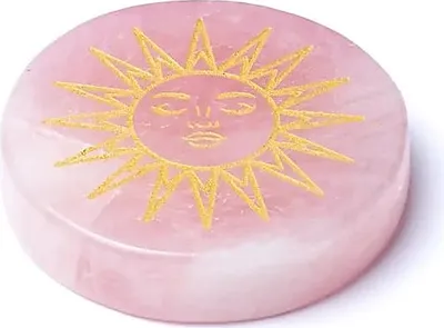 Zdjęcie produktu dla Grawerowana płytka z minerału – kwarc różowy „Słońce” — ±5 cm – zamów online
